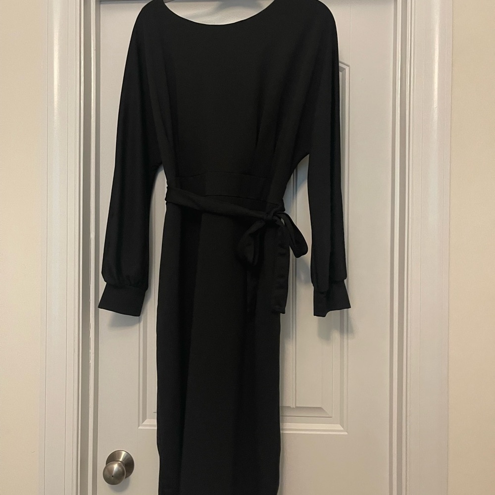 Elegant Black Women's Dress - Picture 3 of 5